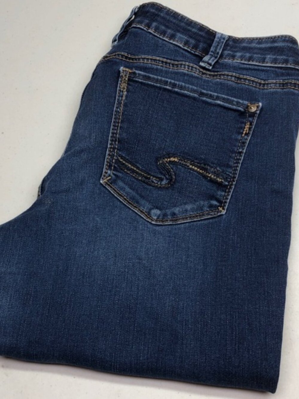 SILVER SUKI SKINNY CROP JEANS 33x25 ⭐️